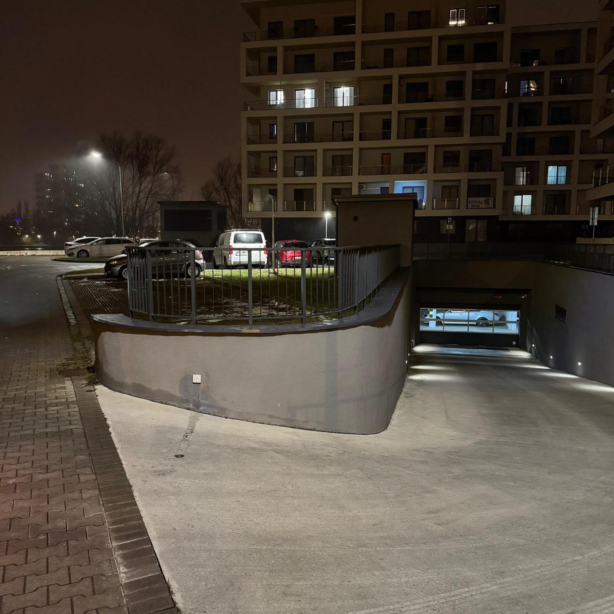 Riverside With Cityscape Views Kwiatkowskiego Free Parking Apartment